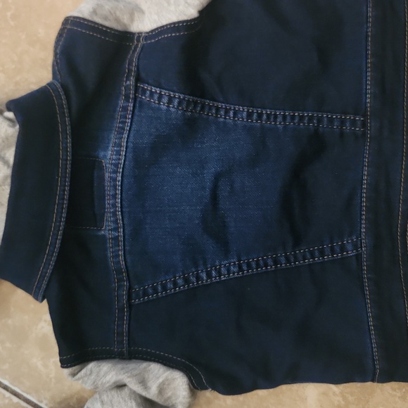 Levi's Kids Denim Jacket with Gray Hooded Sleeves - Picture 8 of 10